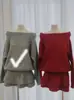 Traje de Punto de Color Sólido Simple para Mujer 2026 Primavera Nuevo Estilo Suéter Pulóver de un Hombro Falda de Cintura Alta Conjunto de Dos Piezas