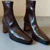 Botas de salto alto estilo coreano para mulheres, 2026, modernas e estilosas, nova coleção outono/inverno, design retrô, adequadas para o trabalho, com salto grosso e efeito emagrecedor
