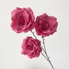 Flor Artificial Personalizada de 3 Cabezas de Rosa Disposición de Salón de Bodas Material de Flores para Coche de Bodas Arreglo Floral de Salón de Bodas Pared Decoración del Hogar Arte Floral