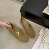Sapatos casuais de mola Shenkou Outono 2026, sapatilhas planas para mulheres, sapatos de mola estilo retrô novo com fivela e sola macia