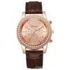 Nuevo reloj de mujer de venta caliente transfronteriza, reloj de mujer con correa de cuero y adornos de diamantes, reloj de pulsera de cuarzo para mujer, venta al por mayor del fabricante