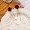 Pendientes de Terciopelo Rojo Retro Flor de Rosa de Aguja Plateada Otoño e Invierno, Pendientes Largos de Cadena con Borla de Gama Alta, Pendientes de Perla
