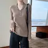Colección de otoño e invierno: Suéter 100% lana pura con cuello verde, diseño nuevo con un pequeño patrón de trenzado, suéter versátil y elegante como capa base para mujer