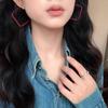 Aretes Cuadrados Estilo Retro Hong Kong Rojo Angora Aretes de Temperamento Exagerado para Mujer Aretes de Otoño e Invierno Venta al por Mayor