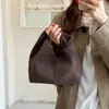 Bolsa casual nuvem com uma vibe descontraída, bolsa feminina estilo executiva, nova bolsa de mão tendência e única simples para mulheres primavera-verão 2026