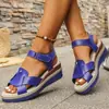 Sandálias Femininas de Salto Anabela Tamanho Grande Europeias e Americanas Comércio Exterior 2026 Novo Verão Casuais Peep-Toe Planas de Praia