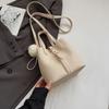 Bolso Satchel Sencillo de Nicho Bolsa Cesta de Verduras para Mujer 2025 Otoño Nuevo de Gran Capacidad para Viajar en Transporte Público Bolso Cubo de Hombro Único Cruzado