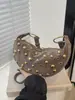 Bolso de Mujer Resistente con Remaches Ojillados Transfronterizos Estilo Punk 2025 Moda Europea y Americana Nuevo Bolso de Hombro Único, Bajo el Brazo, Cruzado