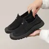 Zapatos de Tela del Viejo Pekín, Nuevo Estilo de Verano, Zapatos Slip-On Transpirables de Malla Fly-Knit para Personas de Mediana Edad y Mayores, Versátiles Zapatos de Malla para Papá