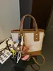 Bolso de Cubo Retro de Nicho para Mano para Mujer Otoño/Invierno 2025 Nuevo Bolso Cruzado con Bordado de Hilo Acolchado de Diamantes Bolso de Hombro Único para el Trabajo y el Trayecto