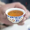 Leia xícara de chá requintada azul e branca afiada xícara de chá kung fu de porcelana fina xícara de degustação de uma xícara xícara oca flor azul boca invertida xícara pequena