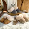 Pantuflas peludas de suela gruesa para mujer, moda de invierno, puntera cerrada, slip-on, cálidas, botas de nieve, pantuflas de felpa