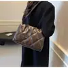 Bolsa de plumón para mujer Otoño e Invierno 2026 Nueva Tendencia Coreana Bolso acolchado de cuadros pequeños Versátil Gran Capacidad Bolso de Hombro Único Cruzado