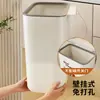 Cubo de basura de cocina para colgar en la pared para uso doméstico, cubo de almacenamiento de residuos de cocina, papelera colgante para baño sin taladro, papelera que no requiere agacharse