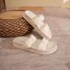 Pantuflas de suela gruesa para mujer para usar en exteriores verano 2022 nuevas sandalias planas de plataforma de una tira combinan con todo negro talla grande 42