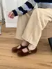 Sapatos rasos de dedo dividido retrô estilo coreano 2026 novos sapatilhas de tira de veludo sapatos de salto baixo versáteis