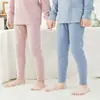 Calças quentes para meninos outono e inverno leggings para meninas joelheiras calças compridas crianças médias e grandes sem costura Casa Calças de algodão e lã para crianças