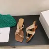 Sandalias trenzadas metálicas estilo francés para mujer, nuevo modelo verano 2026, sandalias tipo pantufla de puntera cuadrada para meter el pie