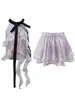 Conjunto de Dos Piezas de Verano: Top sin Mangas y Falda en Bloques de Color Violeta Satín Brillante Uva Helada con Volantes y Lazo