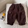 Calças de veludo cotelê para crianças, espessadas para outono e inverno, calças de trabalho de inverno para meninos, macacão casual com forro de fleece para bebês, estilo moderno
