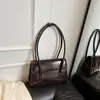 Bolsa de Ombro Casual Simples e Estilosa Feminina para Compras, Deslocamento, Bolsa de Mão Fresca, Nova Bolsa de Braço da Moda 2025
