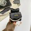 Bolsa pequena texturizada para axila feminina 2026 outono novo estilo versátil e fashion bolsa de ombro único design de nicho bolsa com corrente para o dia a dia