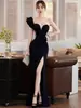 Vestido de Noche con Acabado de Alta Gama, Elegante Estilo de Banquete, Impresionante Vestido Largo de Sirena con Escote Asimétrico y Abertura para Anfitriona, Adecuado para Brindis y Banquete de Regreso a Casa