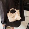 Bolsa Balde Axilar com Laço 2025 Primavera e Verão Nova Bolsa Transversal de Ombro com Corrente de Design de Nicho Bolsa Feminina da Moda