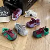 Zapatos para niños con diseño de puntera de concha, nuevas zapatillas deportivas de cuero para primavera y otoño 2026 para niños, zapatos deportivos de moda para niñas