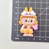 Muñeca de Tarjeta Grande Labubu Pegamento de Crema DIY Accesorios de Resina Funda para Teléfono Móvil Pasador Diadema Llavero Material Venta al por Mayor