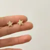 Luxo Leve, Design Exclusivo, Brincos Personalizados para Mulheres, Estilo Doce e Descolado, Pequenos Brincos de Estrela de Cinco Pontas Rachados como Gelo, Brincos de Alta Qualidade
