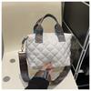 Bolso de Mano con Acolchado de Algodón Bordado Rombo de Moda de Gran Capacidad 2025 Invierno Nuevo Bolso Tote Portátil para el Trabajo