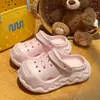 Calçado de verão para aumentar a altura, desenho animado, grosso, novo estilo, sapatos com furos, cabeça feminina, sola antiderrapante, exterior espessado, chinelos EVA, praia feminina