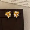 Pendientes de botón de circonita irregulares únicos y elegantes con sentido del diseño, adecuados para ir al trabajo, versátiles, de lujo ligero, pendientes de moda de alta gama para mujer