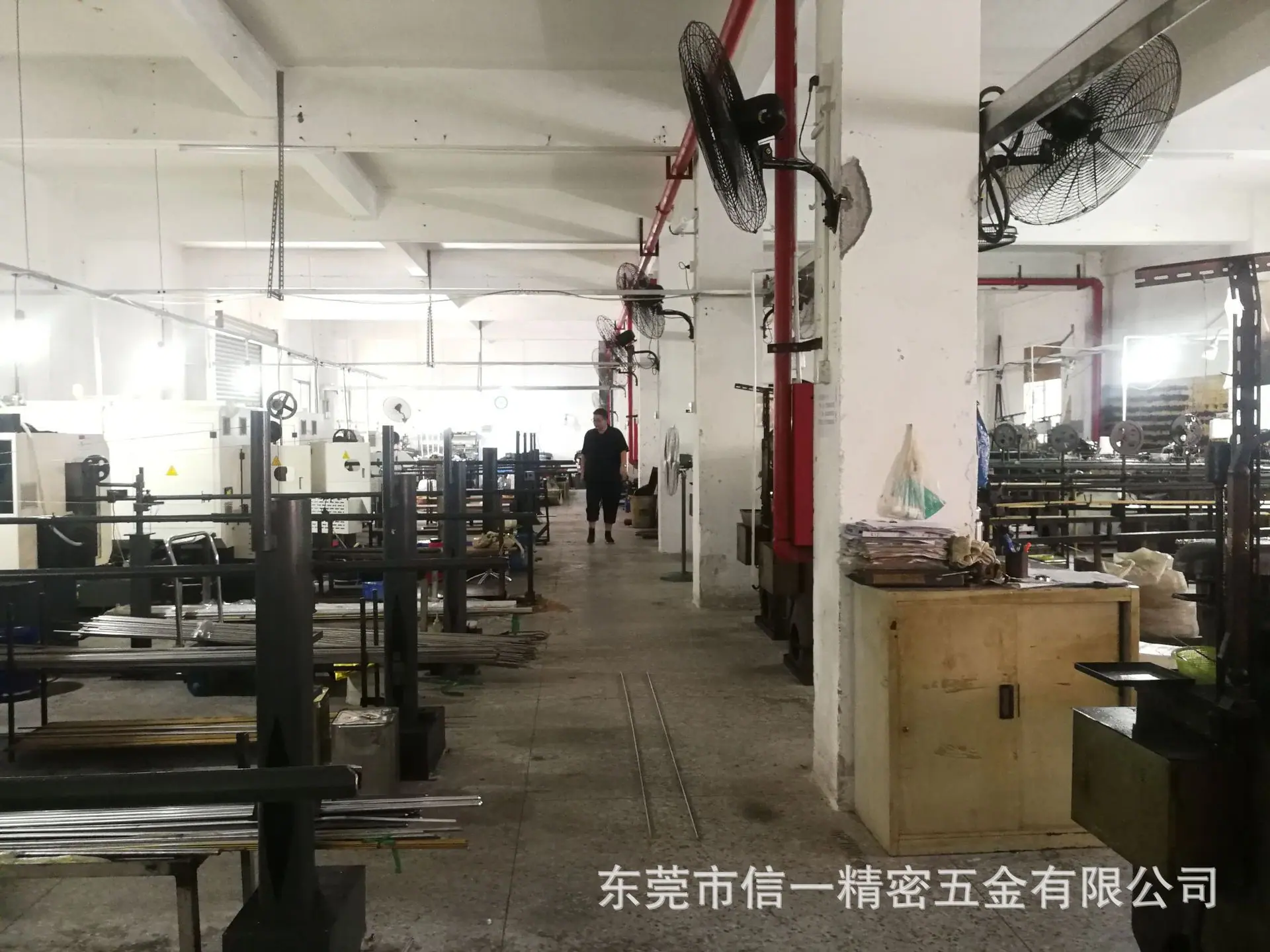 信一五金工厂图片