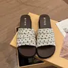 Sandalias tipo mocasín para mujer inspiradas en el bosque, artísticas, con parte superior de tela texturizada de lunares y tacón de cuña que aumenta la altura, nuevo estilo 2026
