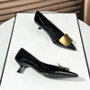 Tacones Altos Elegantes de Punta Estilo Socialité para Mujer, Nuevo Diseño de Nicho, Zapatos de Salón Stiletto Poco Profundos Retro Franceses Primavera/Verano 2025