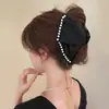 Pinza de Perlas y Lazo Estilo Hepburn de Alta Gama 2025 Nuevo Lujo Accesible Pinza de Tiburón Parte Trasera de la Cabeza Pasador Adorno para el Cabello para Mujer