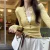Suéter de punto amarillo ajustado para mujer de principios de otoño e invierno, suéter básico de diseño popular estilo coreano de este año para mujer