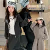 Conjunto casual de duas peças estilo coreano para meninas, adequado para crianças do meio para mais velhas, um look moderno e estiloso para a temporada de outono de 2026
