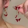 Presilhas de Orelha Borboleta Vermelho-Sangue com uma Vibração Cool e Elegante, Novos Brincos de Luxo Leve Versáteis da Moda