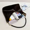 Bolso peludo simple y espacioso para mujer, nueva colección otoño/invierno 2026, bolso de hombro moderno y versátil, bolso de felpa, color sólido