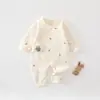 Mameluco cálido sin costuras de algodón puro Clase A para recién nacidos con diseño de mariposa, prenda exterior cálida de tres capas para bebé, mameluco nuevo para bebé