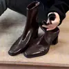 Versão em Pele de Cordeiro~Botas de Cano Curto com Salto Alto Femininas 2026 Outono/Inverno Novas Botas Pretas Francesas de Salto Grosso Elásticas Emagrecedoras Botas Martin