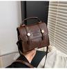 Bolsa Pequena Portátil com Texto Vintage Feminina Outono e Inverno 2025 Bolsa de Ombro Transversal Feminina Moda Simples Pequena Bolsa Quadrada Portátil