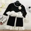 Conjunto infantil 2026 outono novo estilo coreano blusa de manga longa com babados e calça pantalona elástica conjunto de duas peças moderno