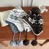 Gorro de Punto Retro con Patrón de Copo de Nieve Coreano y Pompones de Piel para Navidad, Dulce Protección para las Orejas, Sombrero de Lana Lei Feng, Cálido y Versátil para Mujer