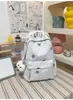Mochila com estampa de estrelas, uma mochila leve e casual para estudantes do sexo feminino, apresentando um design simples, estiloso e artístico com grande capacidade, adequada para viagens