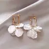 Brincos de Franja Longa com Pétalas de Concha Estilo Retrô de Hong Kong de Alto Padrão para Mulheres Brincos de Estilo Francês Brincos