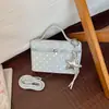 Bolso caja de lunares estilo coreano, un bolso de hombro, bandolera simple y elegante, versátil para el trabajo, y un bolso de mano cuadrado pequeño casual